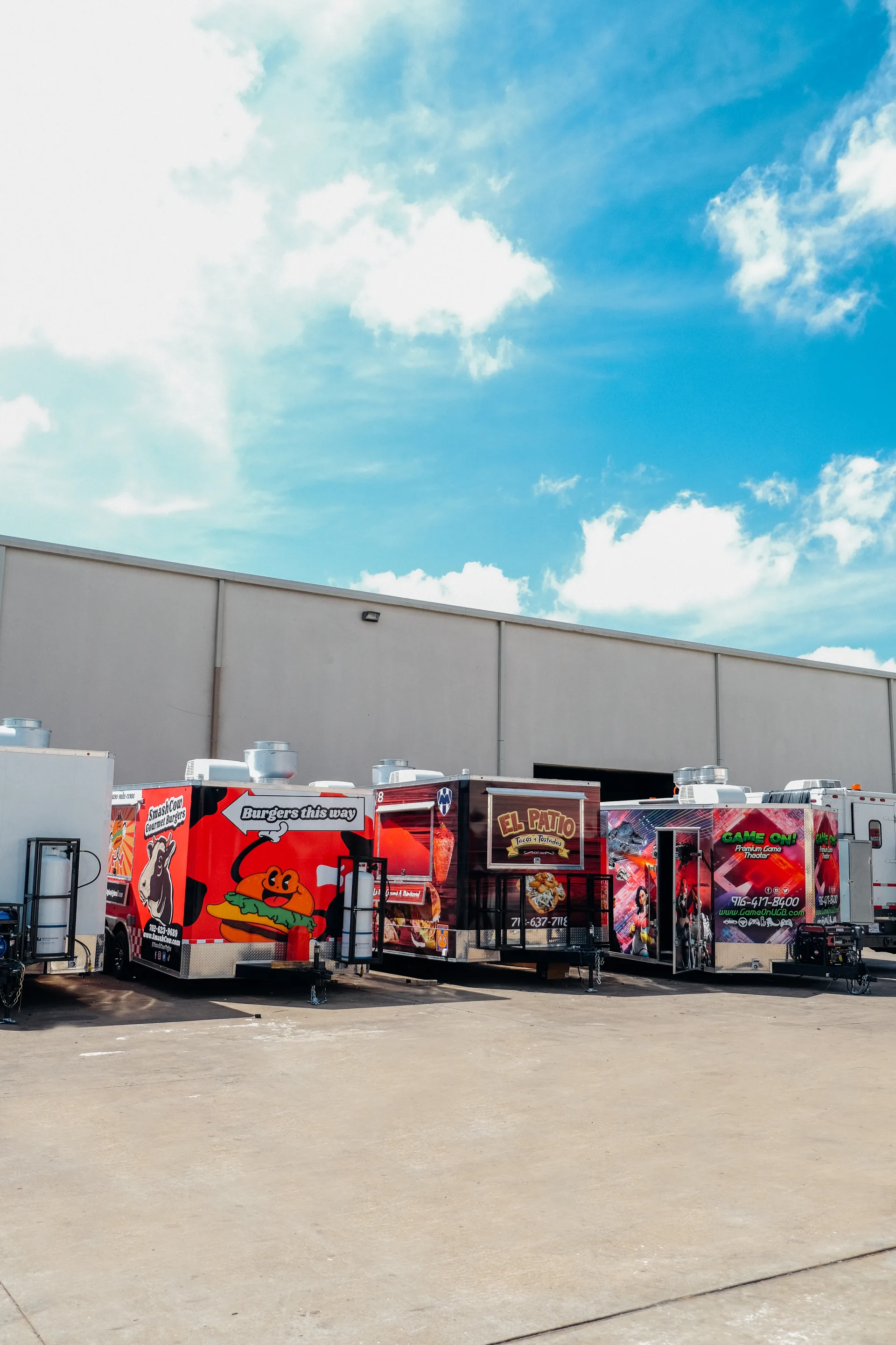 Trailer — Vertical View